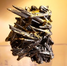 Antimonit (Stibnit), aus