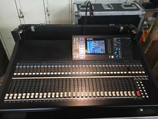 Yamaha LS9-32, Digitalmischpult, 32 Inputs und 16 Outputs incl. Flightcase