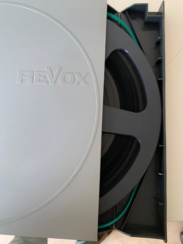 Schwarze revox - 1, "revox"