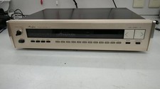 Accuphase T-107 FM Tuner mit