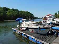 kajütboot als Hausboot, auch