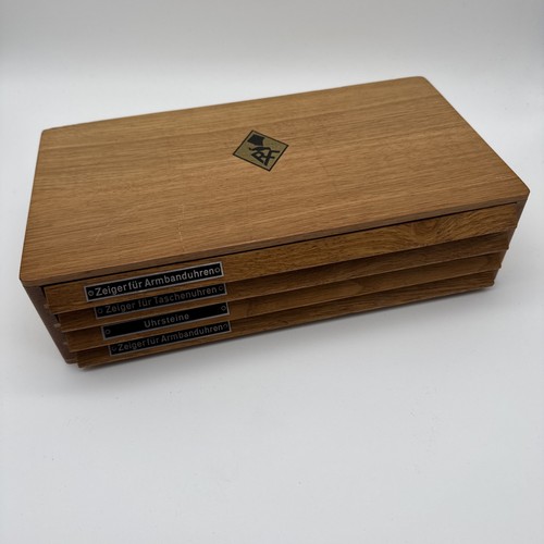 Uhrmacherschrank für