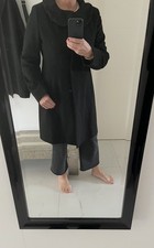 schwarzer Mantel Gil Bret