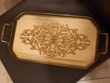 Serviertablett, Holz mit Intarsien glänzend lackiert, Messing Balusterrand, 70er