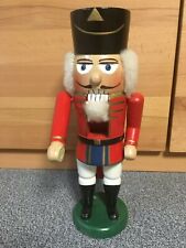 alter Nussknacker Husar, Erzgebirge, schwarzer Hut, bewegliche Arme, ca. 32cm 