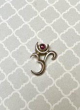 Silber Anhänger  "OM"  mit Granat, 925-er Silber