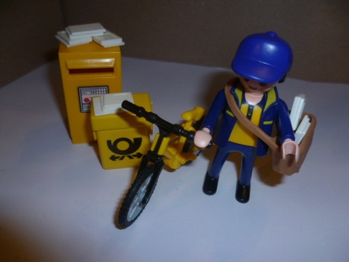Postbote mit fahrrad briefen - postbote, ,briefen