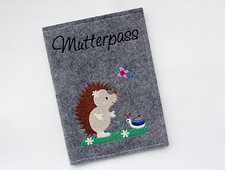 Bestickte Mutterpasshülle - Hülle Mutterpass - Igel Liebe Igelchen - Filz - Grau