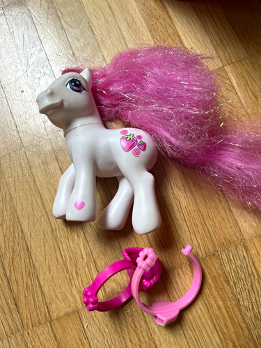 Little pony strawberry - pony, g3