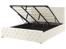 Doppelbett in Beige mit