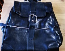 Etienne Aigner Reisetasche in Schwarz, ähnlich wie ein Rucksack