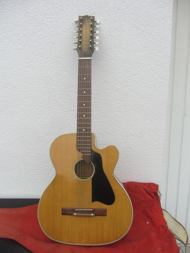 Alte gitarre 102 - alte, ca.