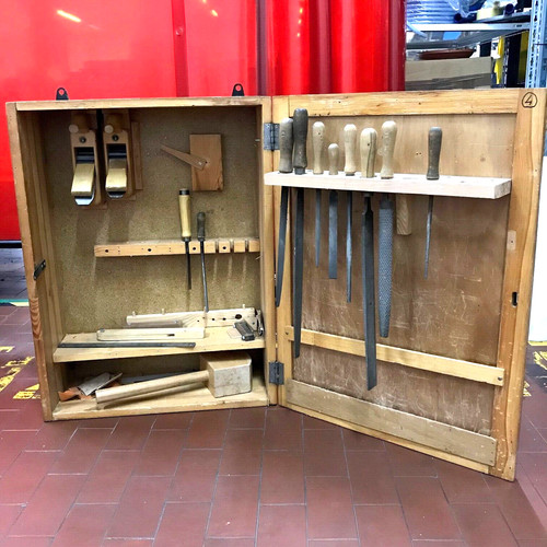 Tischler schreiner holzschrank - tischler,