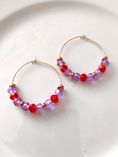 Creolen, Glasschliffperlen rund facettiert in flieder-rot, Unikat, Handmade ?