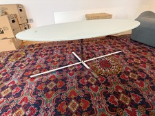 Couchtisch mit ovaler