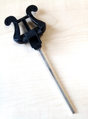 Plastic lyre conn - c,