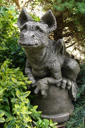 Gartenfigur drache buddy auf - gartenfigur,
