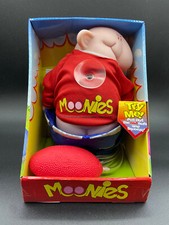 Figur zeigt seinen Hintern