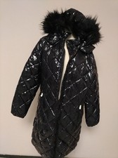 Stark glänzende schwarze