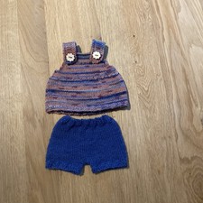 Handgestrickte Kleidung f