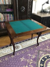 Antiker Karten Spieltisch.