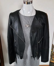 ..Kurzjacke mit Fransen