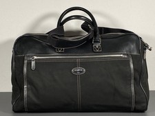 Schwarze Reisetasche aus