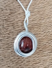 Kugelform Edelstein mit Schmuckdraht umwickelt Lederband Kette Unisex Schmuck ov