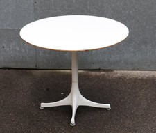 Georg Nelson (1908-86) - Kleiner Beistelltisch Pedestal Sidetable - Metall Holz