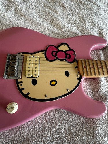 Hello kitty stratocaster - hello,