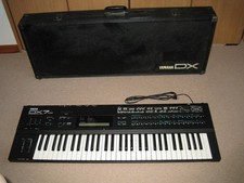 YAMAHA DX7IID Synthesizer voll