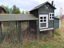 kleines transportables Hühnerhaus Holzstall grün weiß Dehner 210x120x90cm