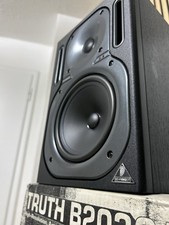 Studio Boxen, Behringer Truth B2030A