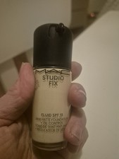 MAC Studio Fix Fluid SPF 15 -