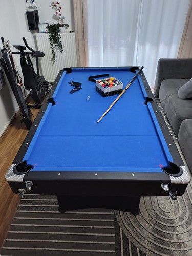 This foot pool table - 7-foot,