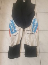 Radhose, Grösse M , Scharz/weiss mit Werbung MILRAM, mit Trägern