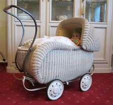 Zauberhafter ORIGINAL 40er Jahre Nostalgie KORB Puppenwagen mit Kissengarnitur