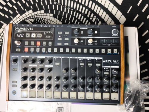 Arturia drumbrute analoge - arturia,