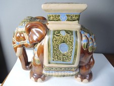 älterer großer Keramik