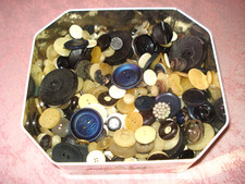 Konvolut alte Knöpfe ca. 500g