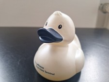 Perlmutt-weiß Badeente First Class Terminal Lufthansa NEU