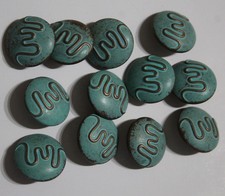 12 grün-kupferfarbene Knöpfe