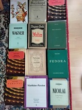 Konvolut von 12 Klavierauszügen mit Gesangsstimmen von Opern