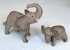 Bullyland Figuren 2  Elefanten, großer Elefantenbulle mit Jungtier  Maßstab 1:36