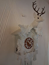 Traditionelle Kuckucksuhr in modernem Weiß, Uhr, Wanduhr, Hirschkopf, Quarzwerk