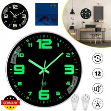 Leuchtende Wanduhr Leuchtet im