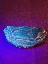 Blauer bernstein aus - bernstein, sumatra