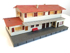 H0 - Bahnhof - Gebäude Häuser Haus ---- CM 700