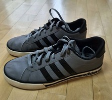 Graue ADIDAS Sneakers Gr 42 ⅔ UK 8½ US 9 Male Schuhe Freizeit