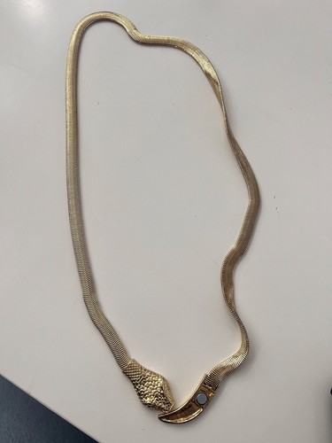 Schlangenförmige gold - schlangenförmige,